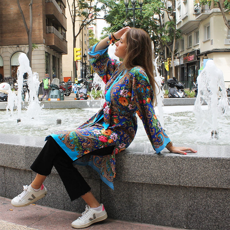 kimono mujer azul turquesa flores fucsia julunggul 1