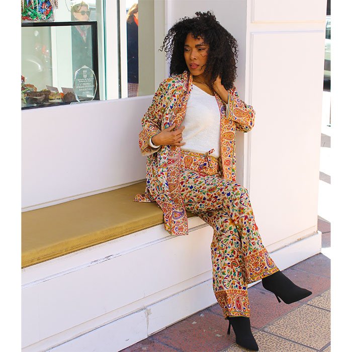 pantalon y kimono de semi seda beige y pequenas flores julunggul 1