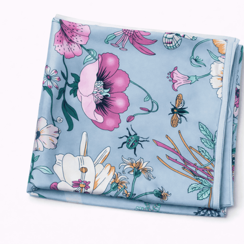 Pañuelo de semiseda grande azul con flores 130x130 cm 1 Julunggul