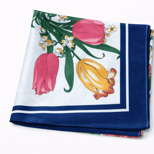 Pañuelo de semiseda grande crudo y azul marino con flores 130x130 cm Julunggul