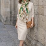 Fular de seda natural reversible de mujer beige con flores 2 Julunggul
