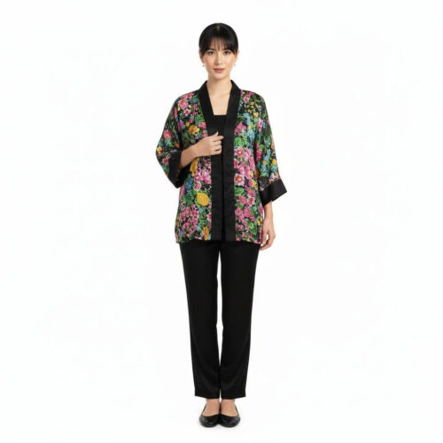 Kimono corto de semiseda negro con flores 1 Julunggul
