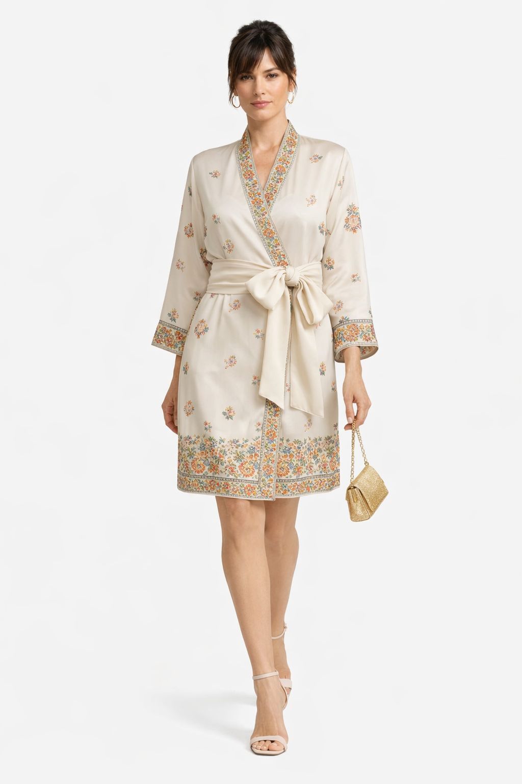 Kimono de boda vestido de seda beige con cenefas Julunggul